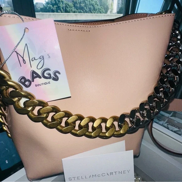 Stella McCartney: Two-Tone Bucket Frayme Chain-Link Crossbody Tote Bag - Picture 3 of 16